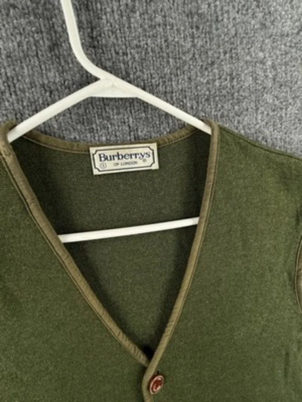 Burberry 5 Vest Green Mens V-Neck Sleeveless Solid Sweater Knit Adult Fashion